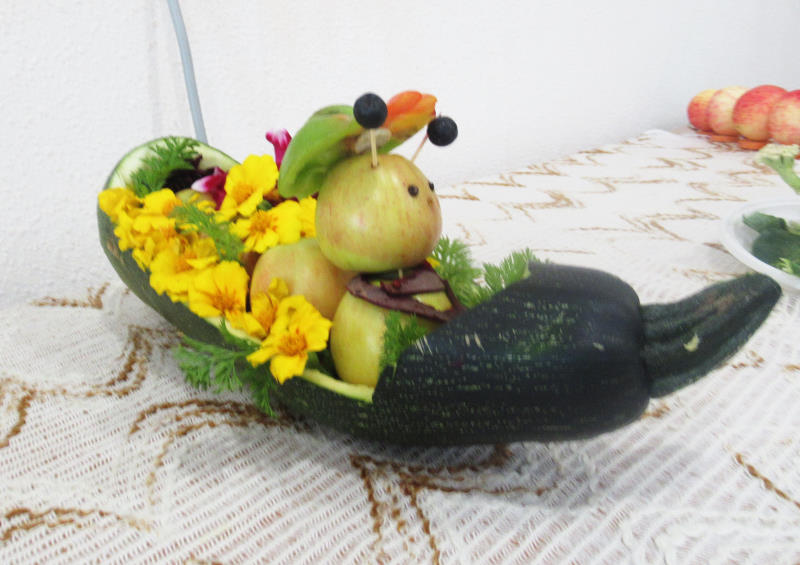 Кормит нас огород круглый год