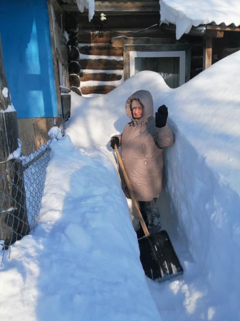 Помощь в уборке снега.